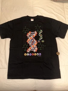 BNWOT NEW SUPREME F/W 2017 CHEMISTRY DNA TEE LARGE BLACK T-SHIRT - Picture 1 of 4