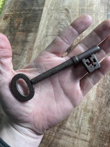 ⭐️🗝 Old Vintage Antique HUGE Georgian iron Safe Skeleton Castle Key 🗝⭐️ Cover