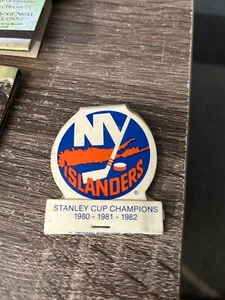 1982-83 New York Islanders NHL MATCHBOOK Hockey Schedule  WATERS EDGE RESTAURANT - Picture 1 of 3