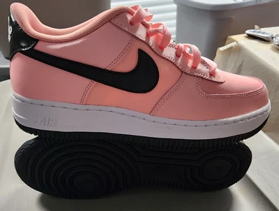 Kid's Nike Air Force 1 '07 LX "Mini Mama" BQ9680-600 PINK BLACK SZ 7 Y (Wmn 8.5) - Image 1 of 4