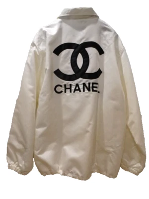 Auténtico cortavientos grande unisex CHANEL blanco y negro CC LOGO nailon, sistema operativo Foto 1 de 4