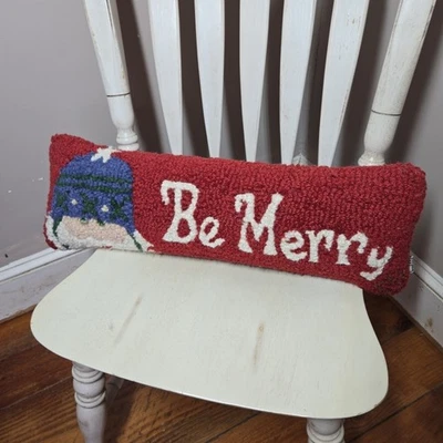 Almohada Chandler Cuatro Esquinas Enganchada Acento Navidad 24 X 8 Be Merry Santa Rojo Foto 1 de 4