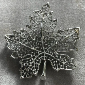 Sarah Coventry Vintage Maple Leaf Brooch Pin Silver Tone Metal Signed 2” Dia - Picture 1 of 4