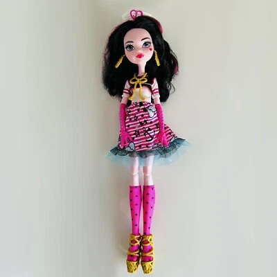 Monster High Doll: Shriekwrecked - Draculaura. + Clothes, Shoes & Accessories. - Image 1 of 4