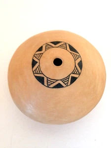 Vintage Native American Hopi Simple Geometrical Star Design Small Clay Seed Pot - Picture 1 of 5