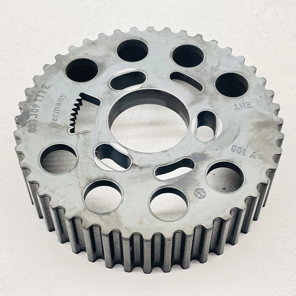 Piñón del árbol de levas de distribución del motor Volkswagen Audi 2004-2014 OEM #038109111E Foto 1 de 4