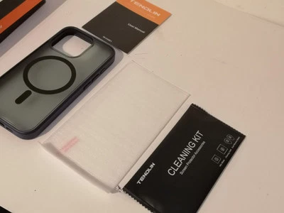 Funda protectora de teléfono y protector de pantalla con kit de limpieza Foto 1 de 4