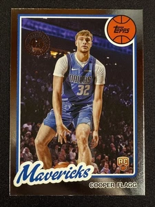 Tarjeta de novato Cooper Flagg RC 2025-26 Topps Flagship 45th Foil #80BK-51 - Imagen 1 de 10