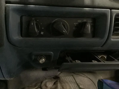 Controle de temperatura de 8501 GVW com AC compatível com 95-97 Ford F250 Pickup 347160 - Imagem 1 de 4