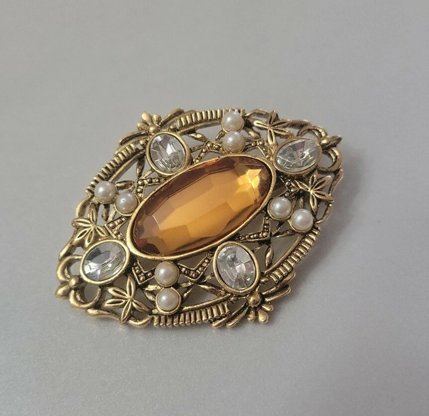 VINTAGE AVON FILIGREE FANTASY PIN PENDANT AMBER PEARLS CRYSTALS 1995 - Image 1 of 4