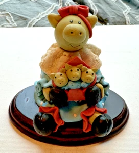 3.5" Tall Pink Mama Pig In Ruffled Dress With 3 Piglets Clay Figurine On Stand - Picture 1 of 2