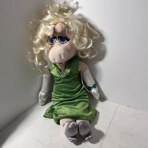 Miss Piggy Green Gown Dress Plush 20” Disney Store Muppets Most Wanted new - Picture 1 of 5