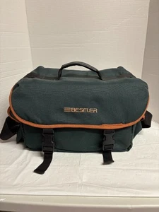 Bolso/estuche verde para cámara de hombro Beseler con borde marrón - Imagen 1 de 18