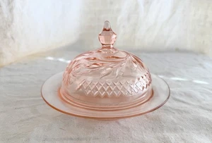 Rosa Depression Käse Butterdose  - Bild 1 von 4