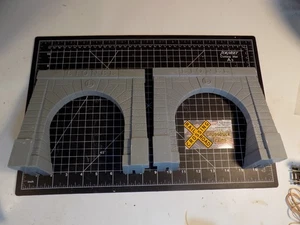 O-gauge Lionel 2113 Plastic stone tunnel portals/pair 5x5.5 opening (070525) - Picture 1 of 7