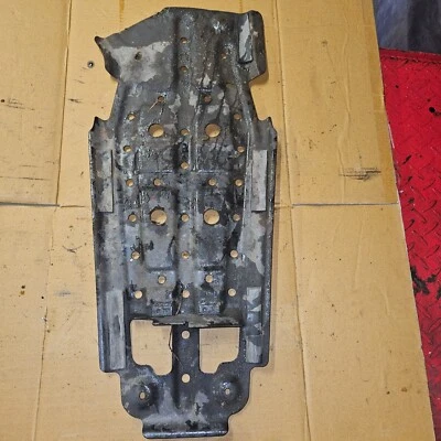 1992 SUZUKI QUADRUNNER LTF250 РАМА ДВИГАТЕЛЯ СКОЛЬЗЯЩАЯ ПЛАСТИНА - Изображение 1 из 4