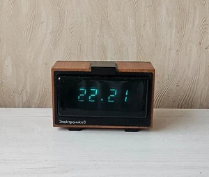 VFD Display Wooden Table Alarm Clock ELEKTRONIKA 6.15 Works Well from USSR ERA - Picture 1 of 19