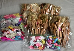 Riesiges Konvolut Vintage 90er Barbie Puppen, Kleidung, Schuhe, Küchenzubehör 250+ Teile - Bild 1 von 24