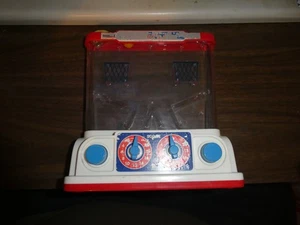 Vintage 1977 Tomy Wonderful Waterful Basketball Handheld Game Toy - Picture 1 of 6