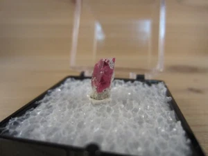 Red Beryl Mineral Specimen - Wah Wah Mtns., Utah, USA - Picture 1 of 7