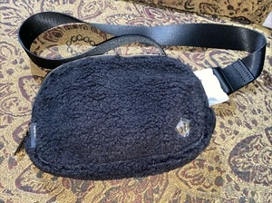 Lululemon Everywhere Belt Bag 1L Fleece- Color: Black/Gold Hardware- NWT - Picture 1 of 4