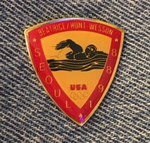 Alfiler olímpico de natación ~ Patrocinador ~ Beatrice ~ Hunt ~ Wesson ~ 1988 Seúl, Corea - Imagen 1 de 2