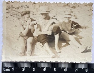 Shirtless Jungs Wölbung Muskel liebevolle Männer Homosexuell Int süßes Mädchen nackte Füße #868 - Bild 1 von 3