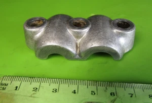 Abrazadera de eje delantero inferior para horquilla Kawasaki F8 F81M 250 Bisonte abrazadera de horquilla delantera dos ejes - Imagen 1 de 3