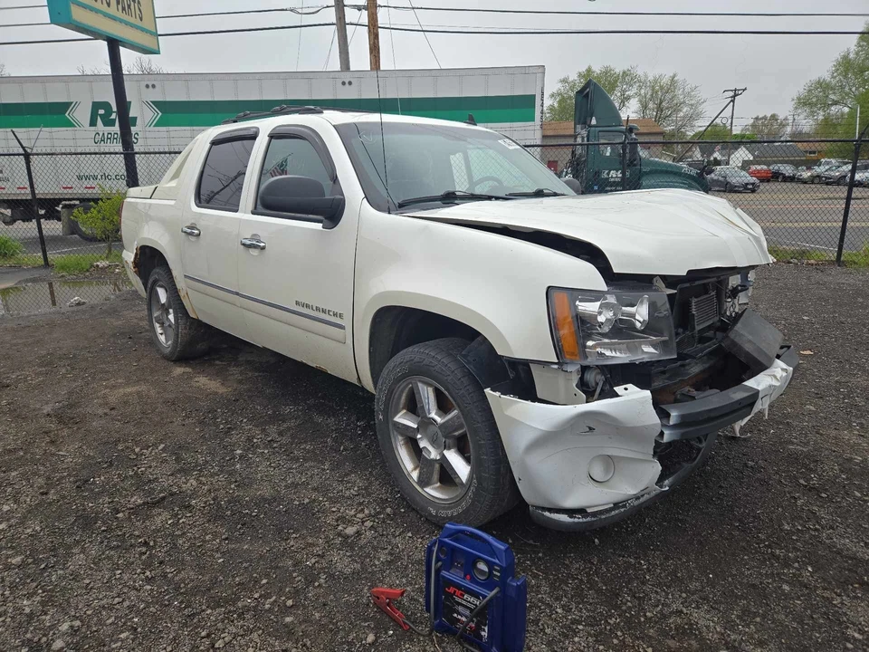 Used A/C Condenser fits: 2012 Chevrolet Avalanche 1500  Grade C - Image 1 of 4