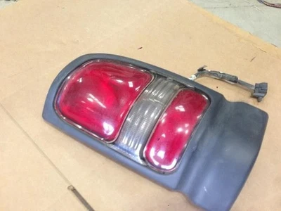94 95 96 97 98 99 00 01 DODGE RAM 2500 LANTERNA TRASEIRA LATERAL DIREITA, PEQUENO ARRANHÃO - Imagem 1 de 4
