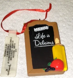 "Life Is Delicious Tablero de Menú Sello Árbol de Navidad Adorno 11⁄2"x3⁄4" - Nuevo - Imagen 1 de 5