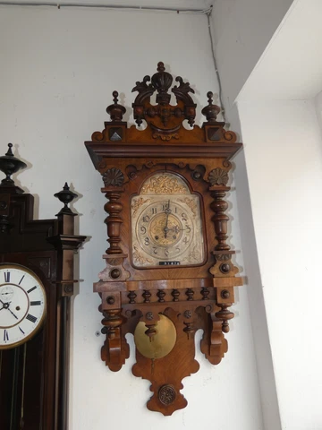Very Beautiful Gustav Becker Cantilever Wanduhr-Massiv Nußbaum-top Design-31276 Cover