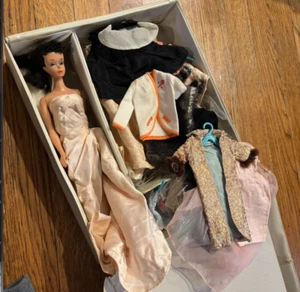 Vintage ponytail Barbie #4? black hair with an assortment of clothes case + more - Picture 1 of 11