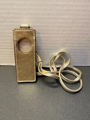 Capa para iPod Coach prata metálica com alça e clipe - Imagem 1 de 3