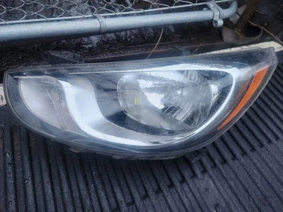 Conjunto de faros laterales para pasajero derecho Hyundai Accent 2012-2015 Foto 1 de 4