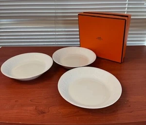 Hermès Paris Egée Set of 3 soup bowls Greek Key Embossed White Porcelain - Picture 1 of 10