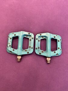 RaceFace Chester Platform Pedals 9/16" Composite Body Removable Pins Teal