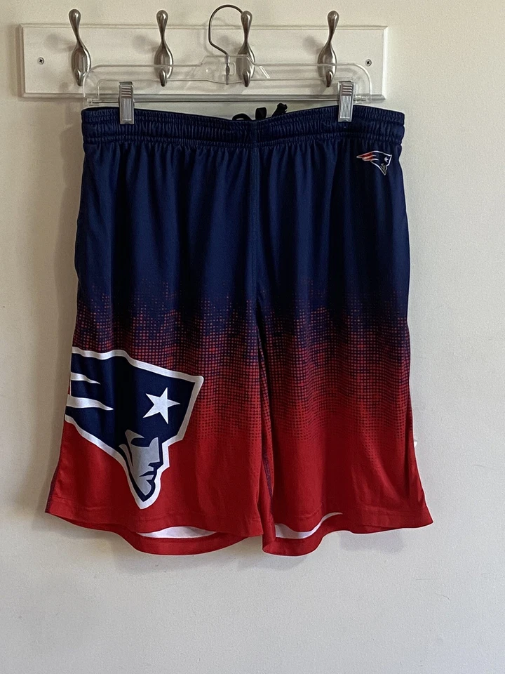 Pantalones Cortos FOCO New England Patriots Para Hombre Azul Marino Ombré Gradiente NFL Grande Logo Leer Foto 1 de 4