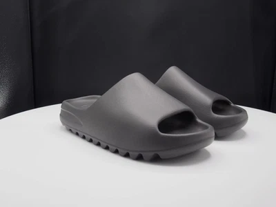 全新带盒 Yeezy Slide BONE / ONYX / 石墨 / 石板海洋 — 第 1/4 张图片