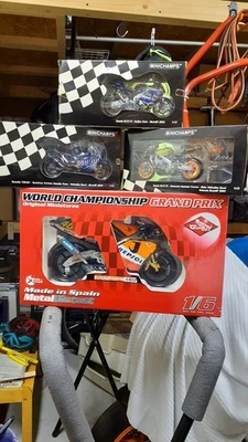 Giro 1/6 Diecast Valentino Rossi 46 Minichamps Daijiro Rossi HONDA Bike Motor - Image 1 of 4