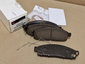 Mitsubishi L200 KJ0T 2.4D Front Brake Pad Set 2014-on 4605B233 Genuine NEW OEM - Picture 1 of 11