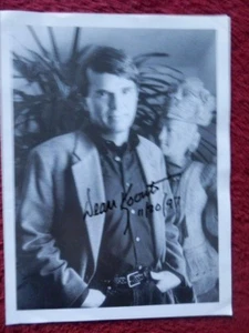 DEAN KOONTZ - HORROR AUTHOR - AUTOGRAPHED PHOTO - 1997 - Picture 1 of 1