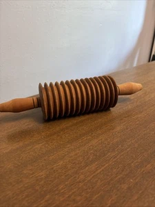 Vintage Holz gerillt Nudelholz Gebäck, Pasta Nudel Schneider 11” x 2,5” - Bild 1 von 6
