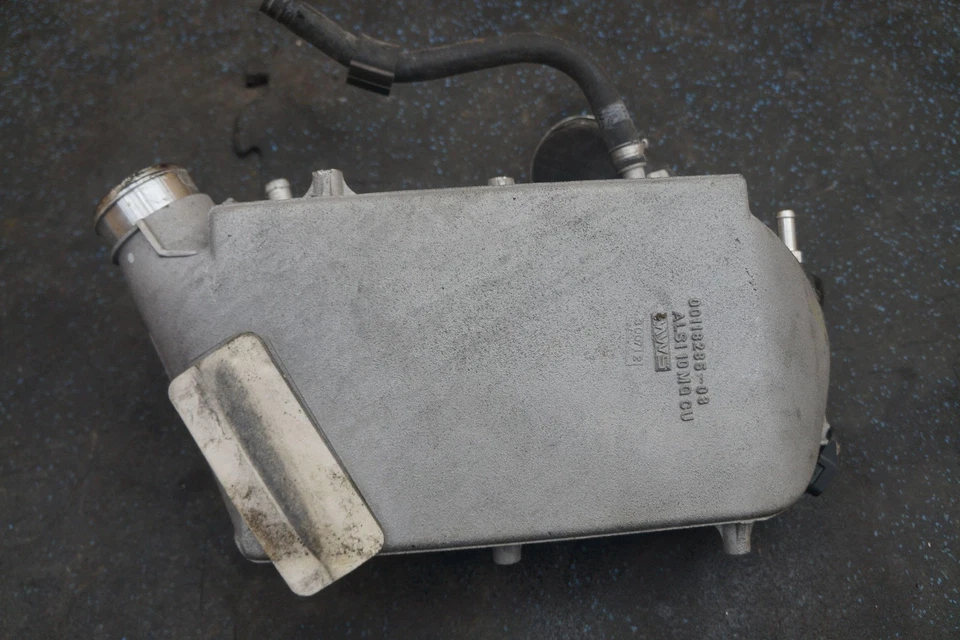 Radiador intercooler turbo aire carga conductor izquierdo 11F1071CP OEM McLaren MP4-12C Foto 1 de 4