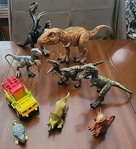 Lote de 9 Jurassic World. 8 dinosaurios incluyendo Battle T-Rex, azul, Slasher, Jeep - Imagen 1 de 24
