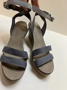 Crocs Slipper blau Leigh Keilabsatz Canvas Knöchelriemen W10 - Bild 1 von 18