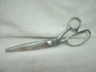 SCISSORS---Pinking Shears by *TOPIC*--Drop Forged-- Made in Japan - Image 1 of 2