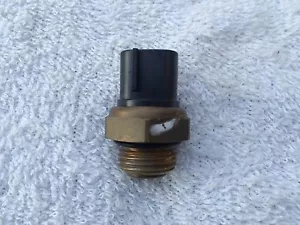 Hayabusa Radiator Fan Switch GSX-R1000 GSX-R750 GSX-R600 TL1000R 17680-33E00 - Foto 1 di 3