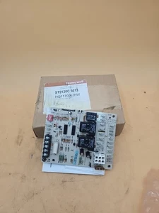 Honeywell ST9120C 5013 Electronic Fan Timer Control Board. HQ1170063HW - Picture 1 of 6