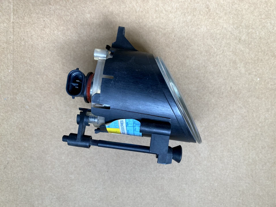 Conjunto de luz antiniebla lateral derecha Volvo C30 C70 S40 V50 2004-2012 OEM 31213176 Foto 1 de 4